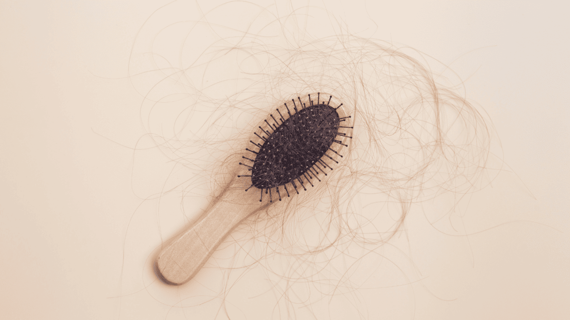 Plaukų slinkimo priežastys ir gydymo būdai